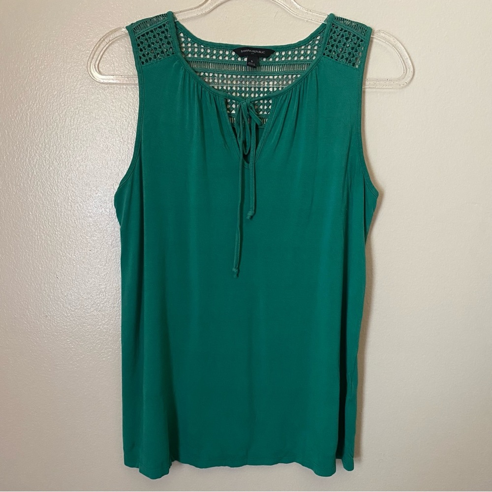 Banana Republic Green Front Tie Keyhole Sleeveless Top